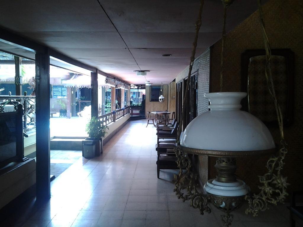 ホテル Istana Batik Ratna ジョグジャカルタ エクステリア 写真