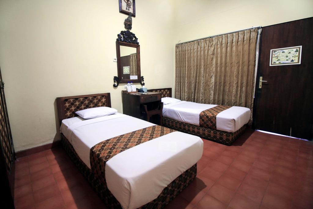 ホテル Istana Batik Ratna ジョグジャカルタ エクステリア 写真